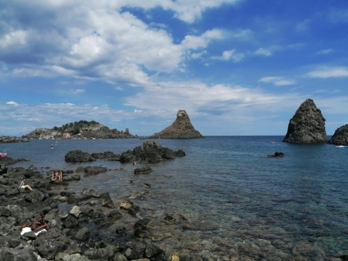 faraglioni-acitrezza-1536x1152.jpg